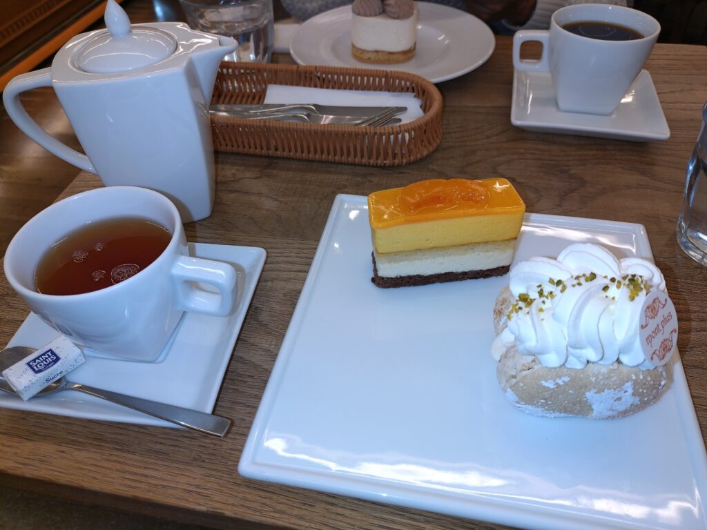 モンプリュのケーキ3種類 神戸元町の人気パティスリー