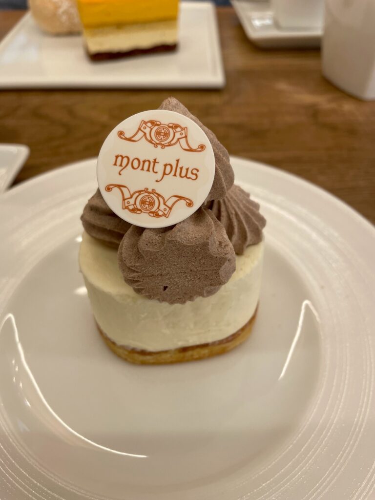 モンプリュのチーズケーキ風ケーキ 神戸元町