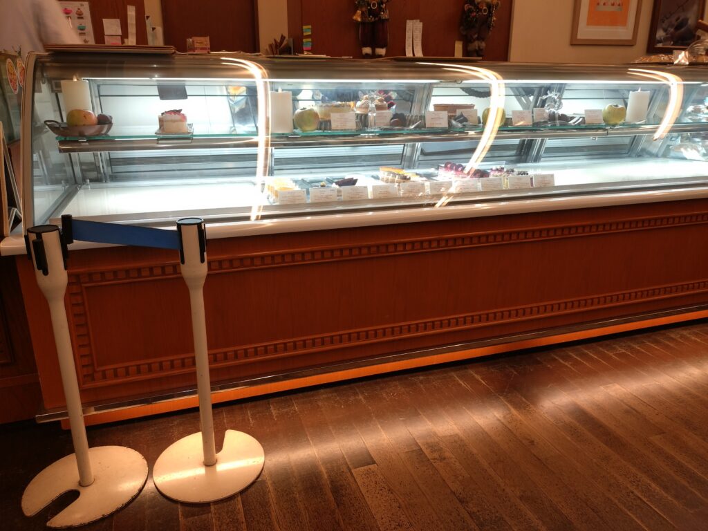 神戸元町のパティスリーモンプリュのケーキ